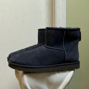 UGG classic 2 Women's Winter Boots - Dark blues size 10 women H3N11